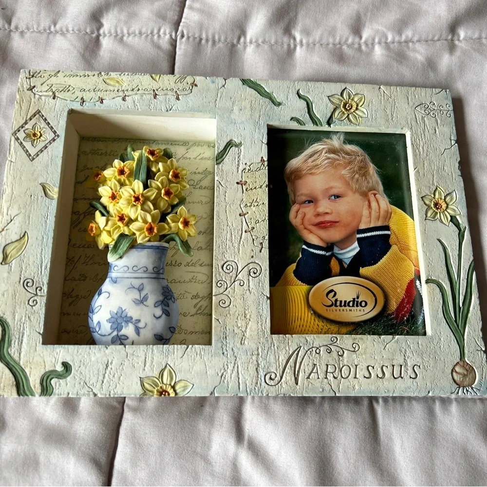 Studio Silversmiths 3D Floral Resin picture frame